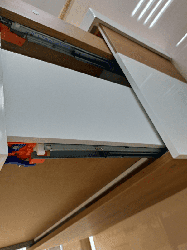 Купить тумба леон-100 подвесная 2ящ. белая + раковина caro, misty. в Иваново магазин сантехники Суперстрой